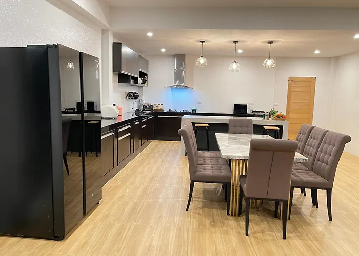 Spacious Private Villa Modern Style Near Beach