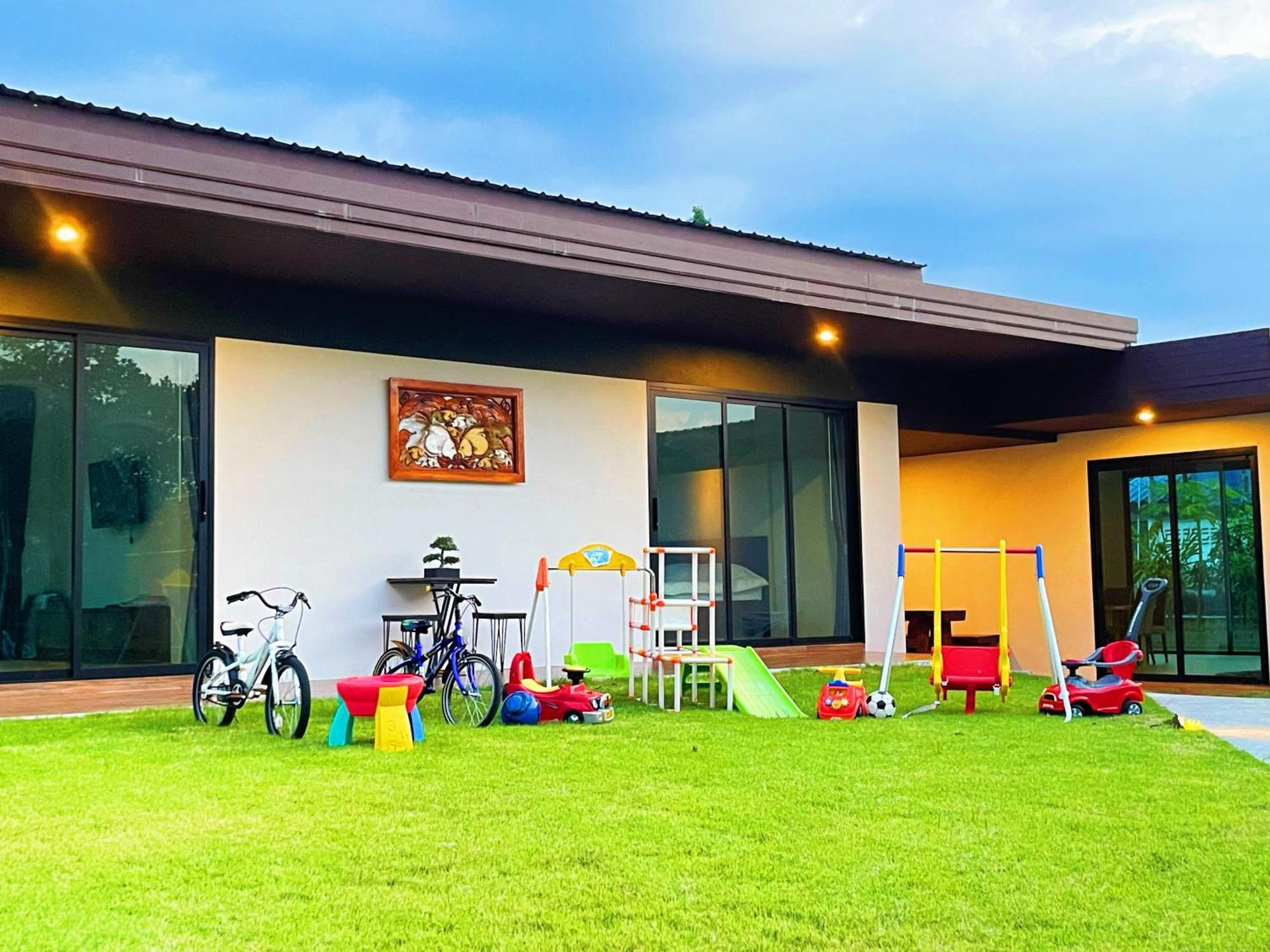Spacious Private Modern Style Near * Thai Mueang
