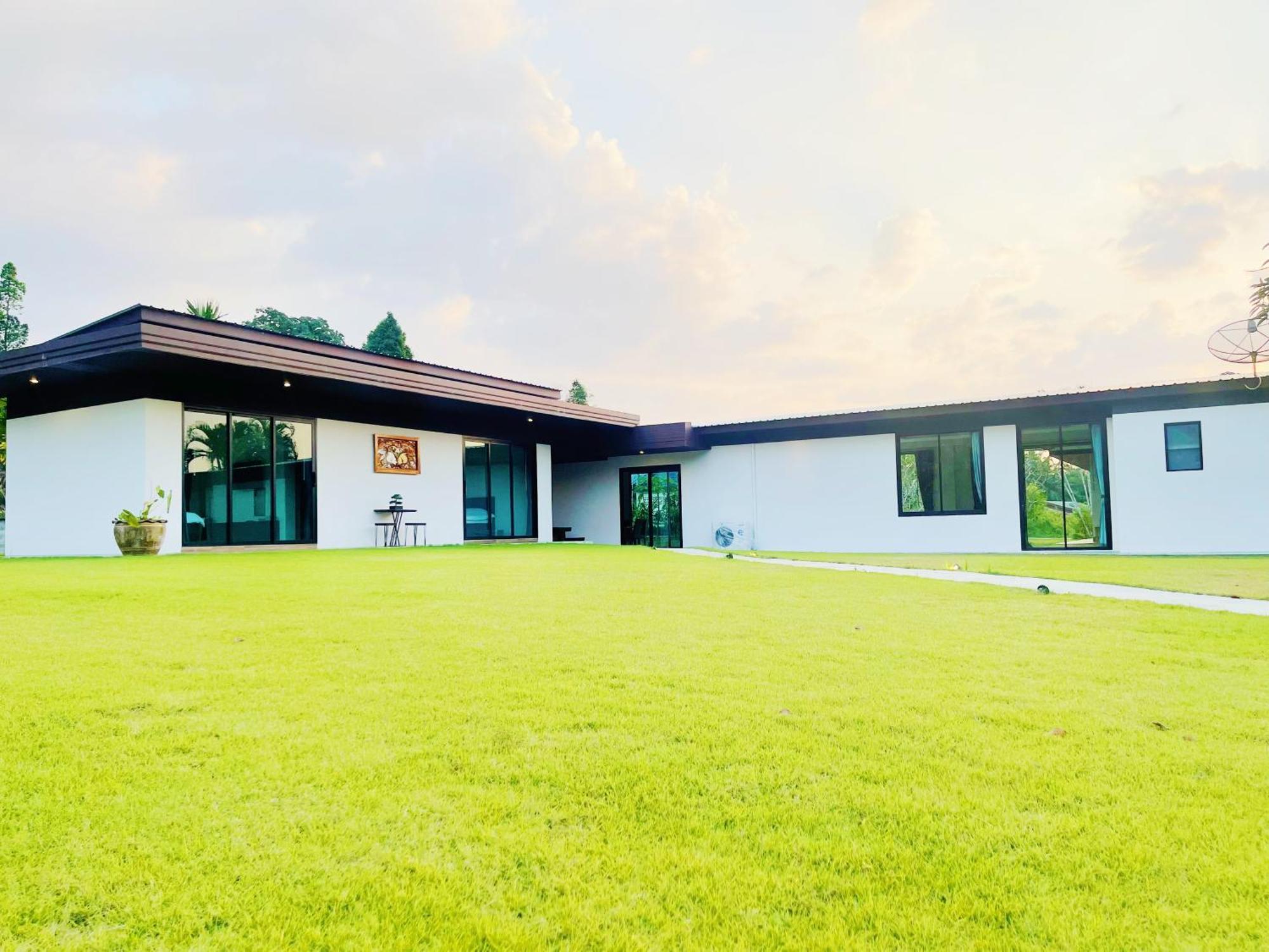 別墅 Spacious Private Modern Style Near Thai Mueang