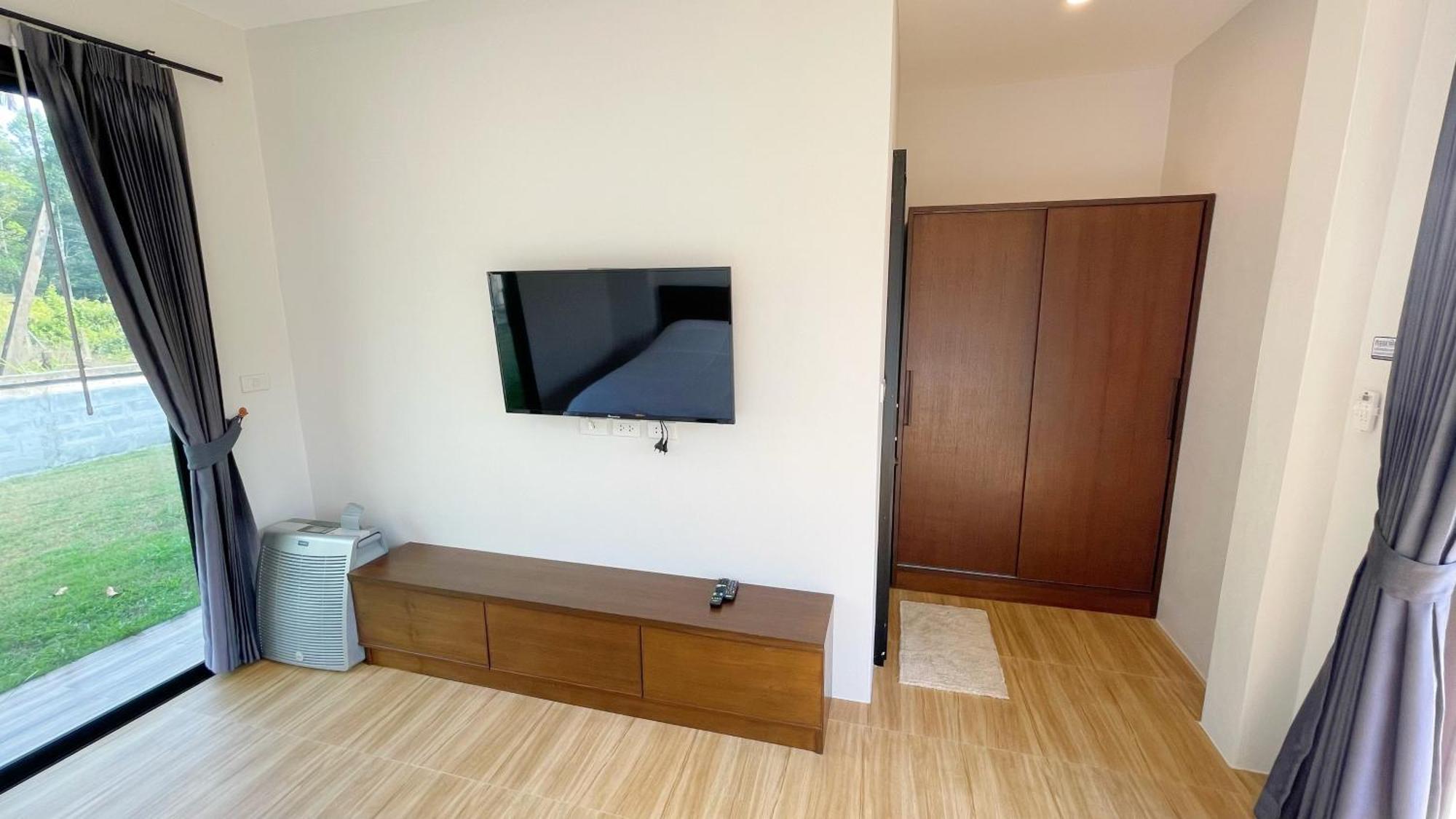 Spacious Private Modern Style Near * Thai Mueang
