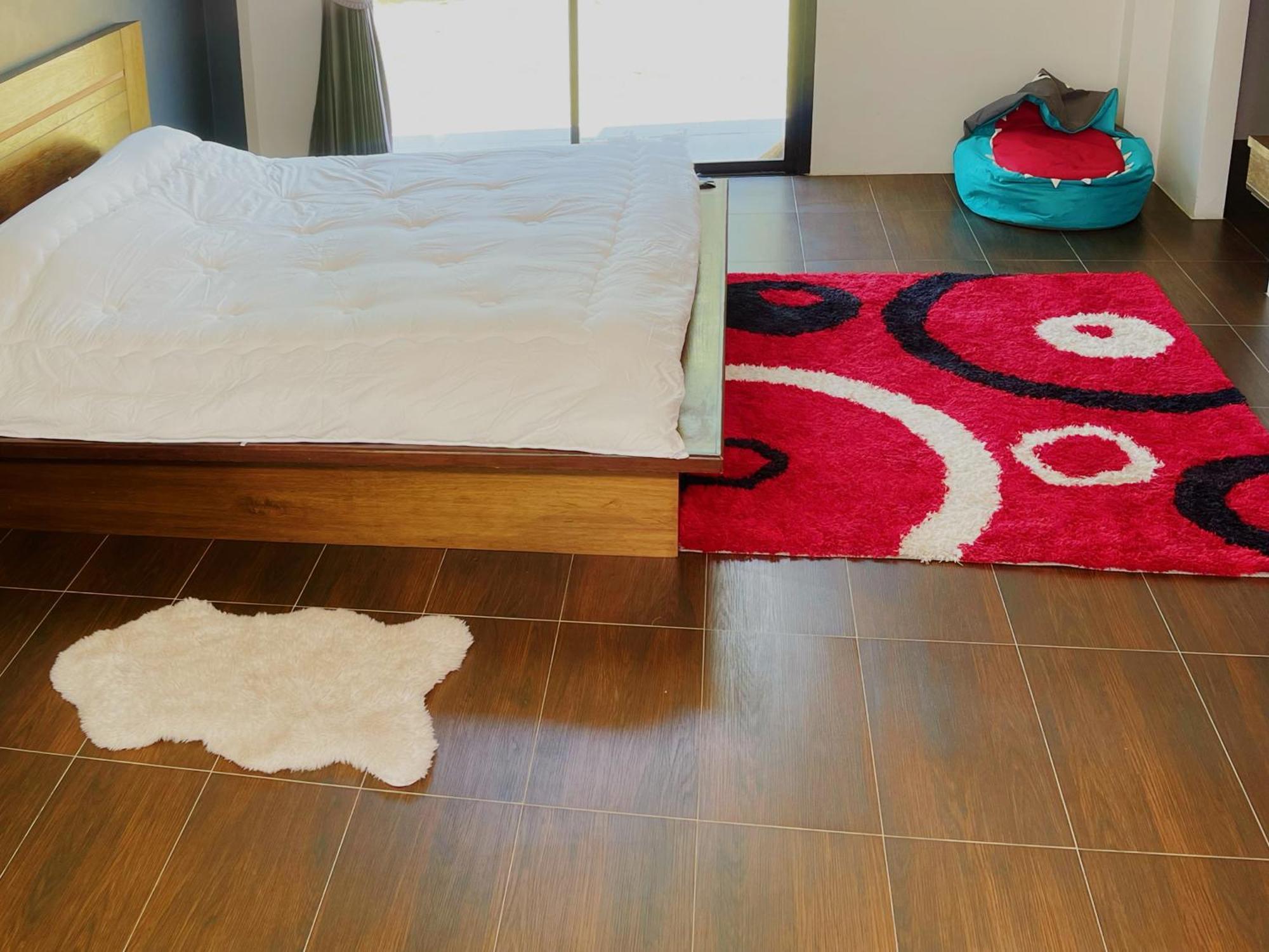 Spacious Private Modern Style Near 別墅