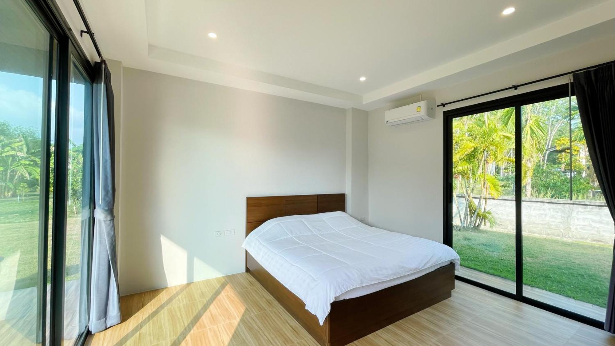 Spacious Private Modern Style Near Thai Mueang