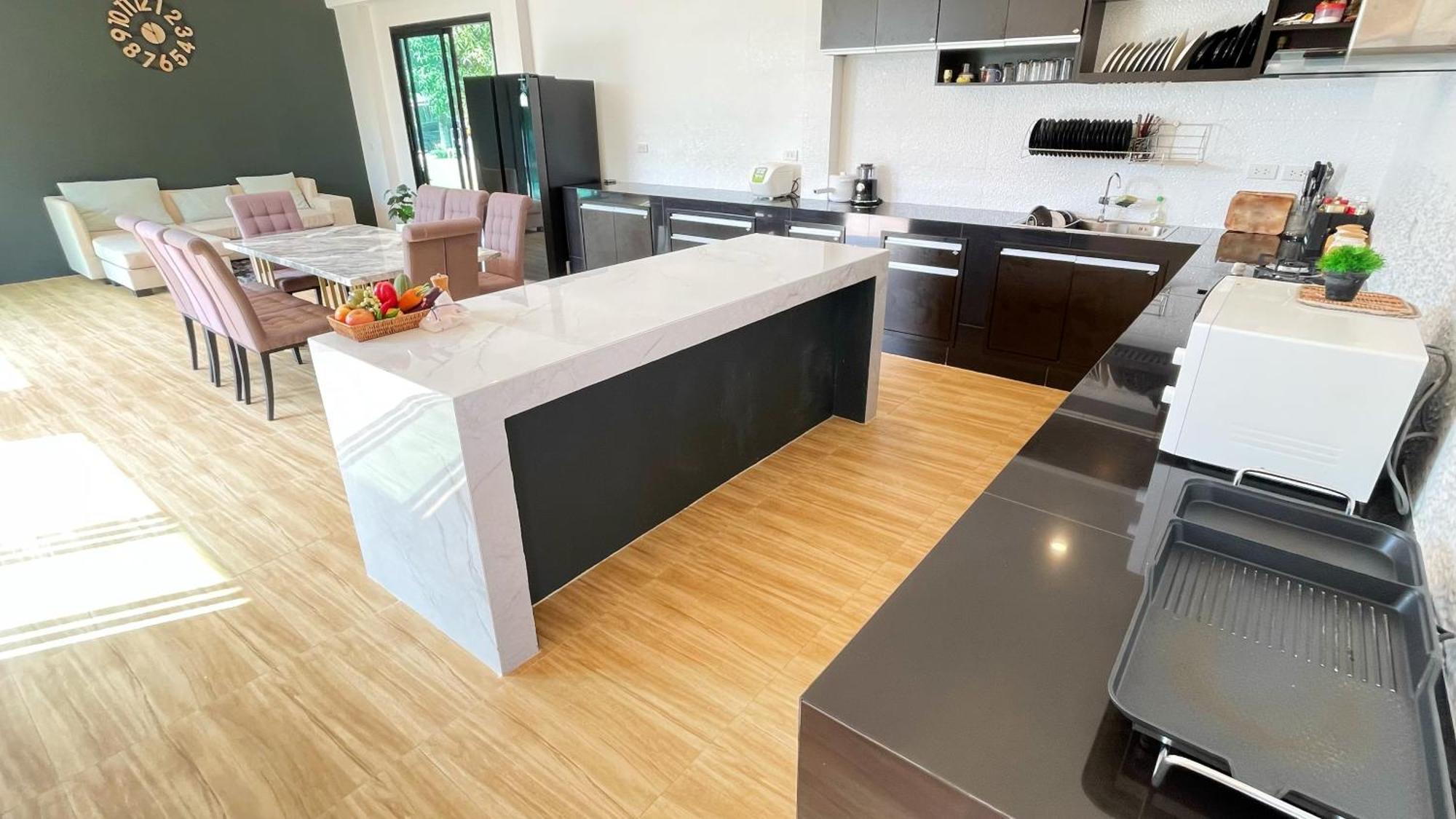 Spacious Private Modern Style Near