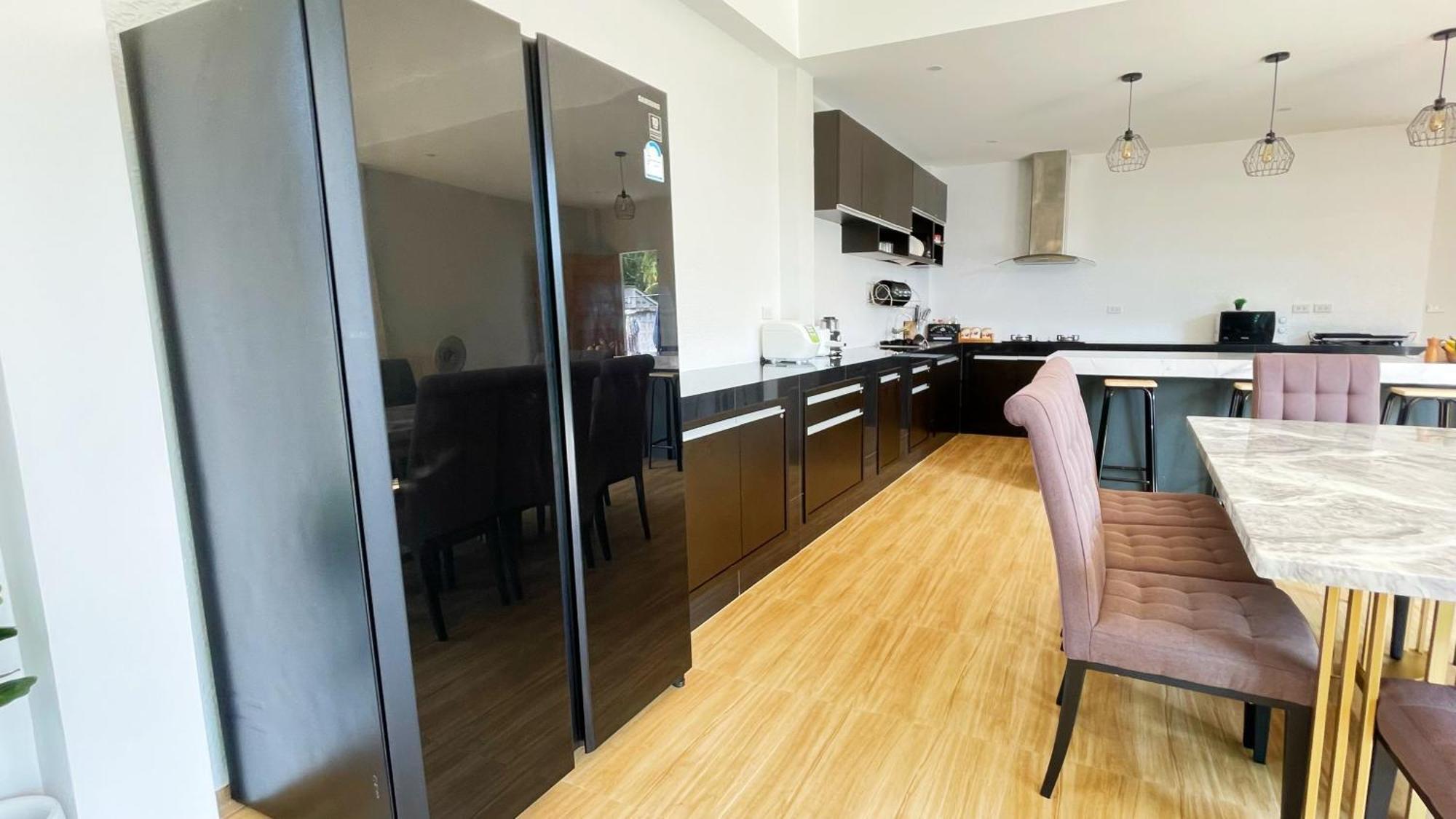 Spacious Private Modern Style Near 別墅 Thai Mueang