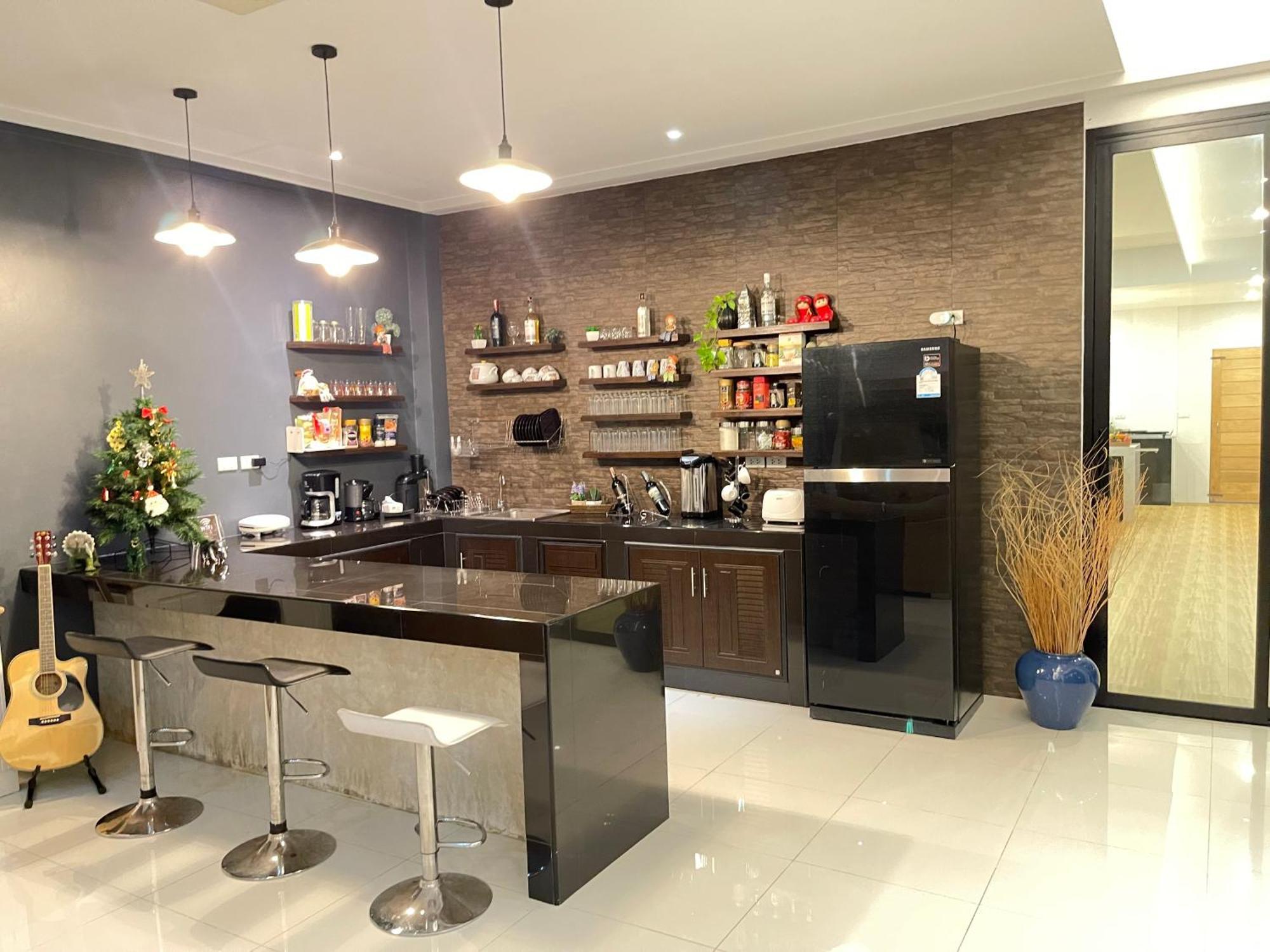 Spacious Private Modern Style Near 別墅 Thai Mueang