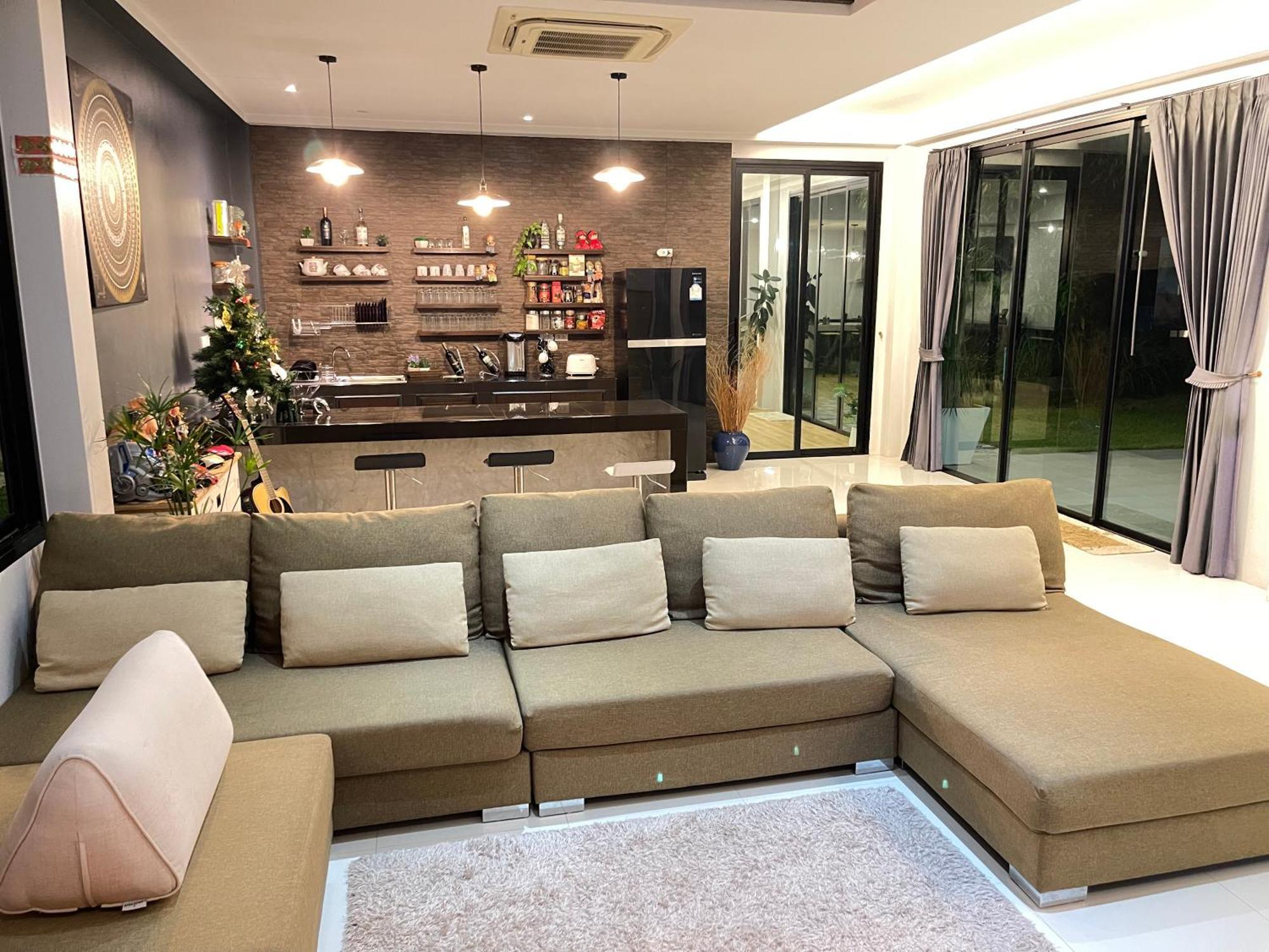 Spacious Private Modern Style Near Thai Mueang